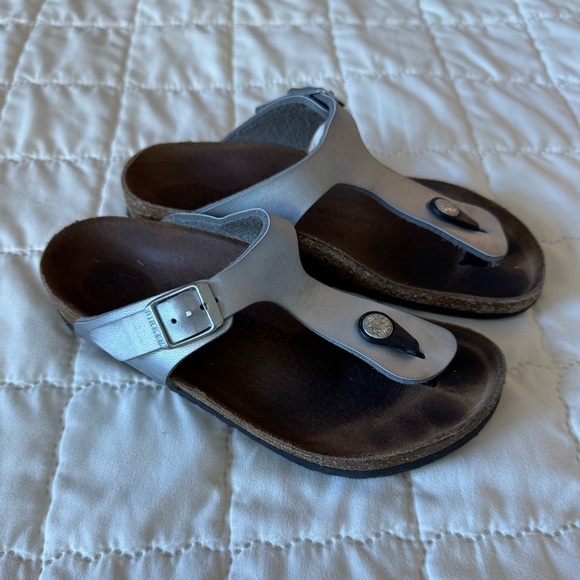 Birkenstock Other - Birkenstock Gizeh Sandals Girls size 32